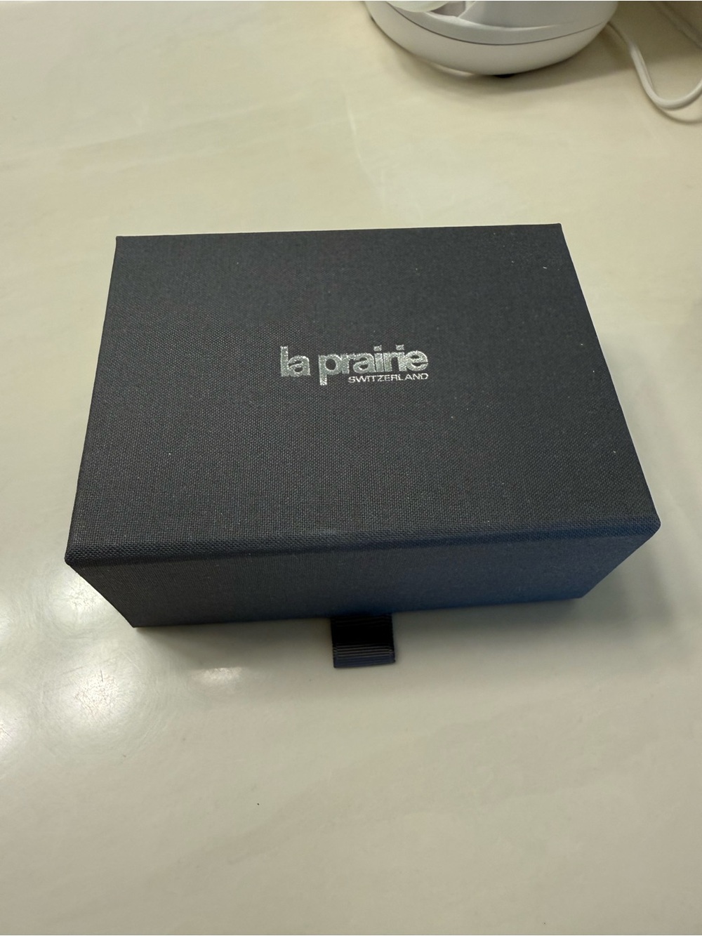La Prairie Black Box with 3 samples